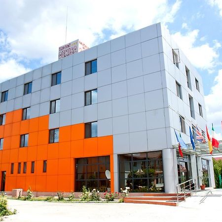 Denisa Hotel Otopeni Exteriör bild